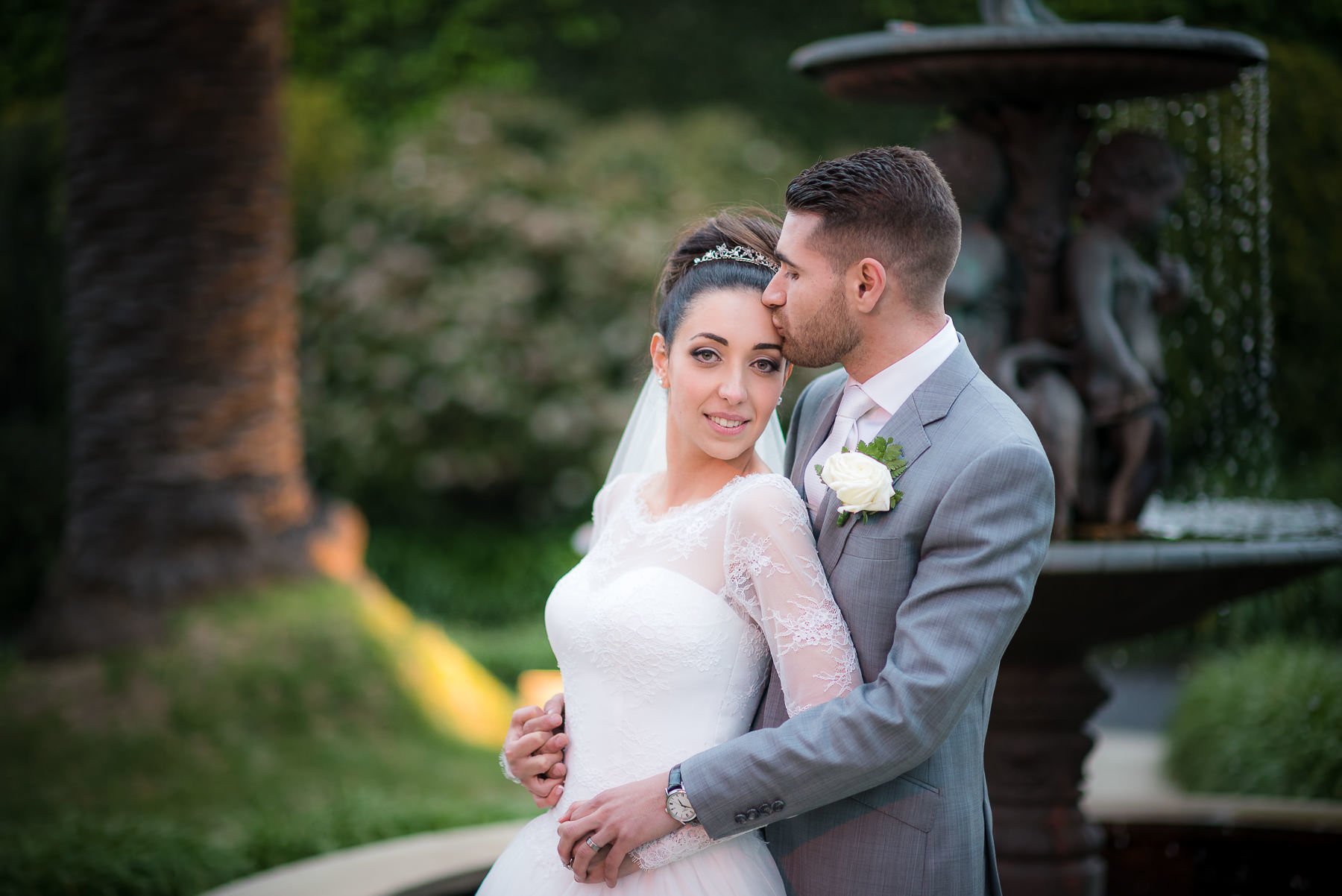 Wedding International of Brighton kiss