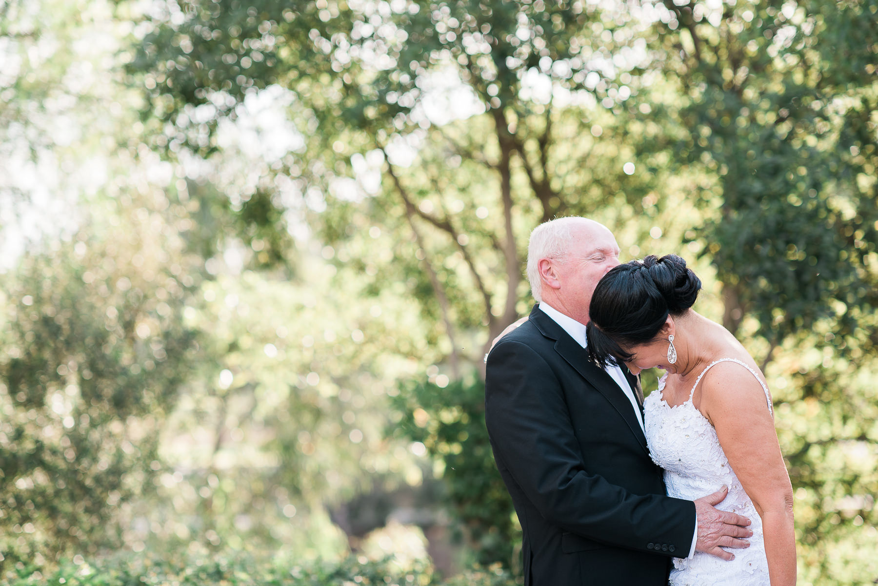 Wedding at Leonda by the Yarra laughter