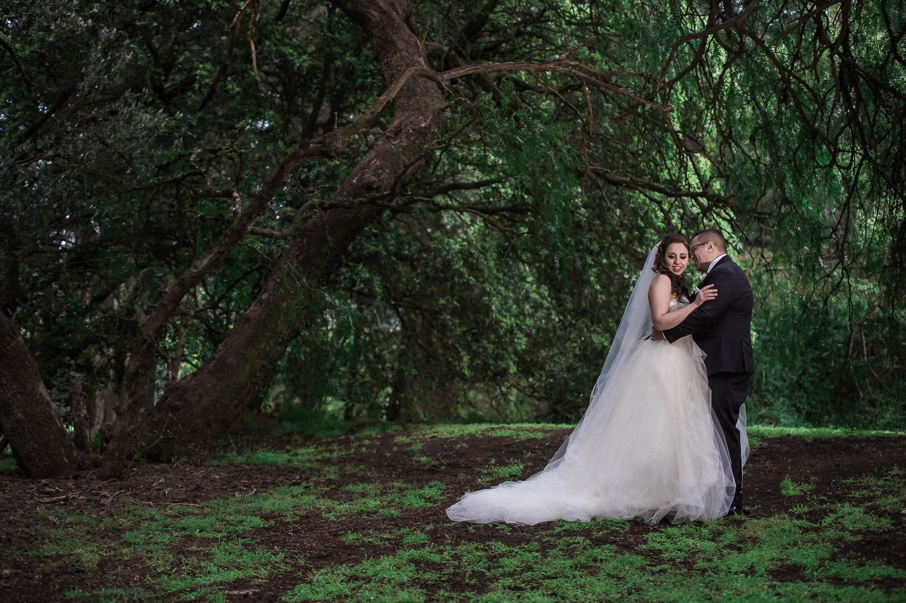 wedding-at-shadowfax-winery-couple