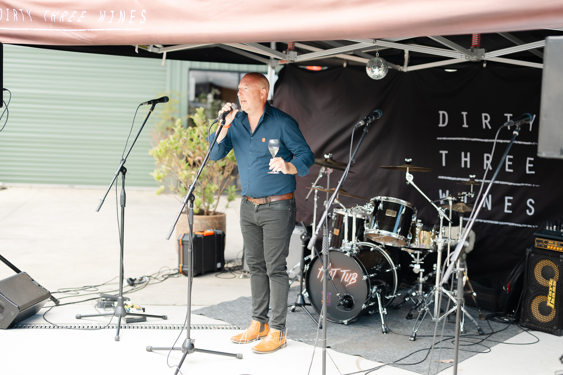 dirty three wines wedding